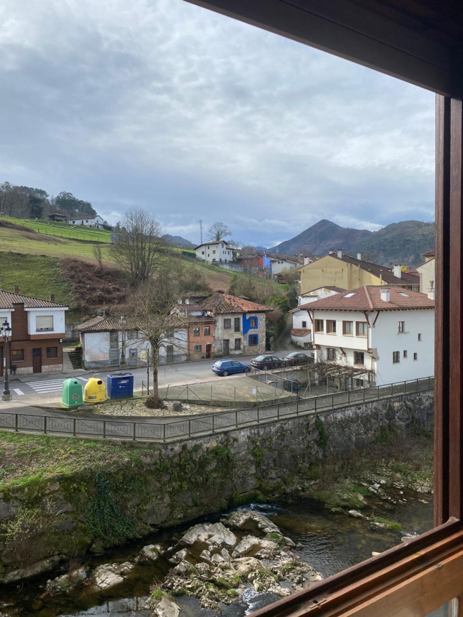 Al Lado Del Rio En Cangas de Onis